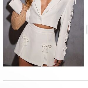 Chic White Skort  Bow Details